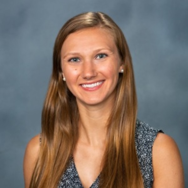 Abigail Mills Headshot